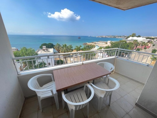 Apartment with sea view