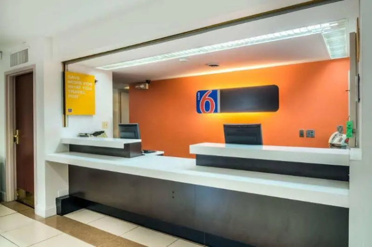 Motel 6 Bloomington-Normal, IL