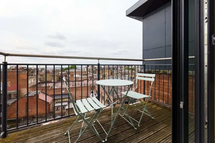 3 Bedrooms Apartment