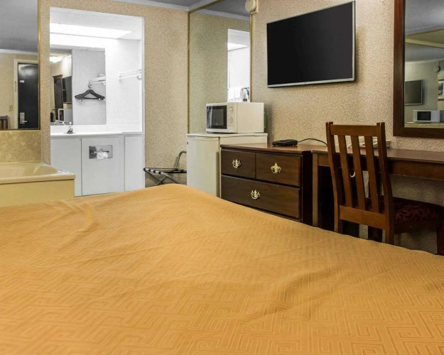 Rodeway Inn photo 16