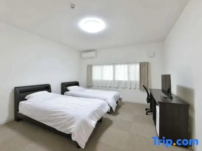 Standard Twin room with garden view