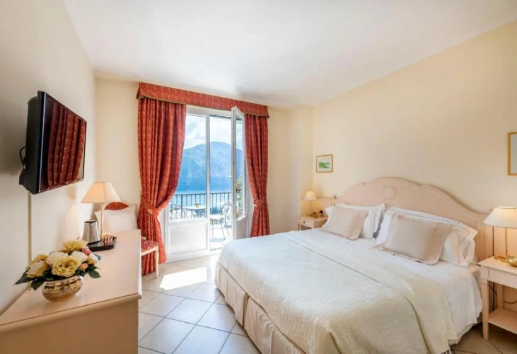 Standard Double room with balcony and with lake view