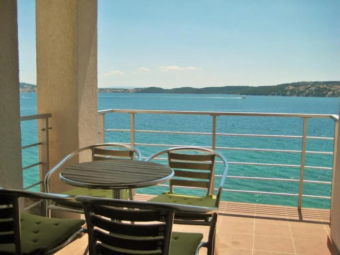2 Bedrooms Apartment with sea view