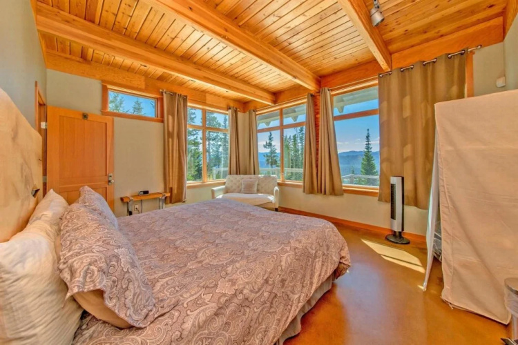 Lookout Lodge