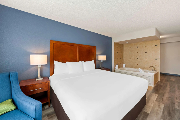 Comfort Inn & Suites Omaha Central