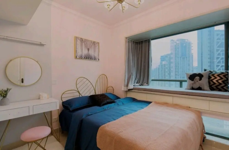 Four Seasons Window View Apartment