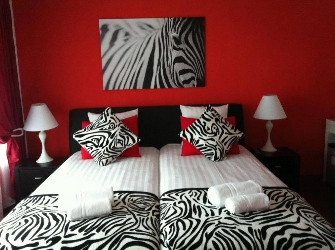 Alex Rooms