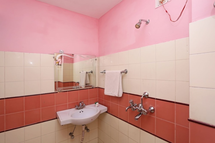 Capital O 6077 Hotel Ashraya