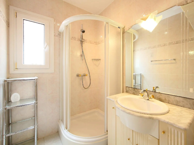 Requesens 166 - Three Bedroom