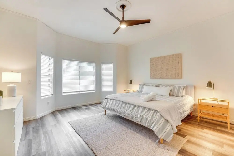 Heated Pool & Yard: Gilbert Getaway!