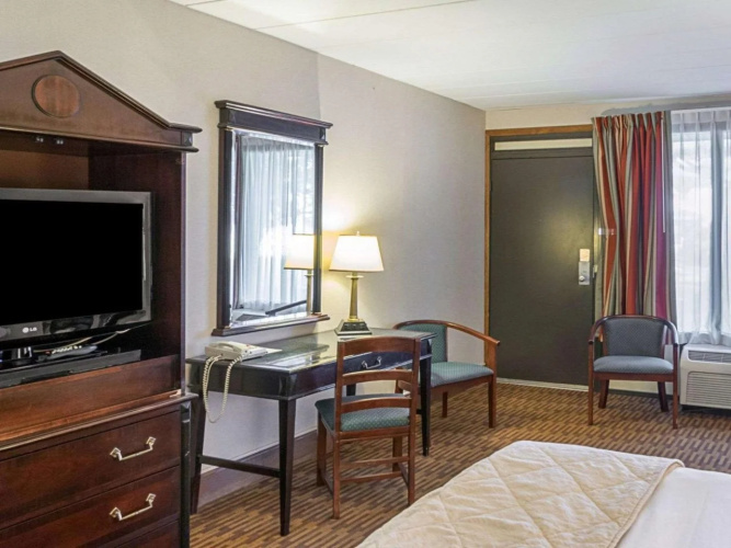 Quality Inn & Suites Skyways