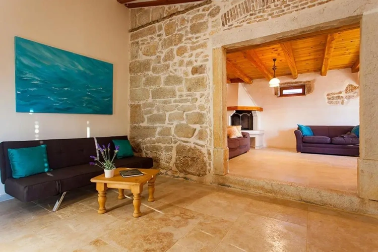 4 Bedrooms Cottage