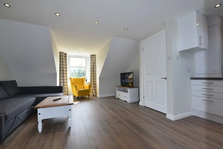 First - Seagate House Apartment