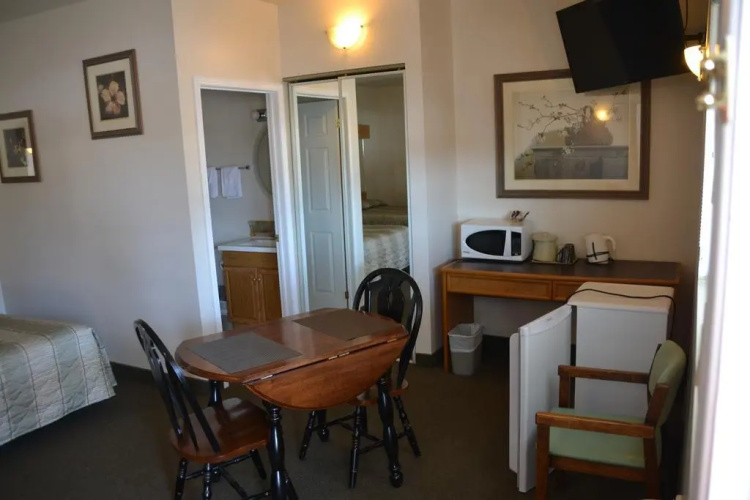Calabogie Motor Inn