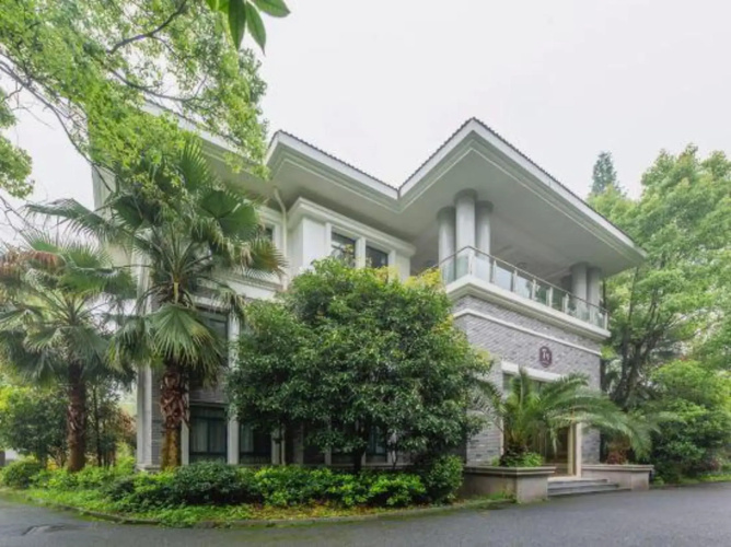 Honghua Hotel (Yichun Wentang)