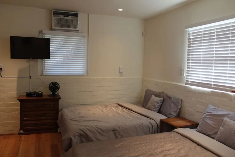 Premium Quadruple Studio