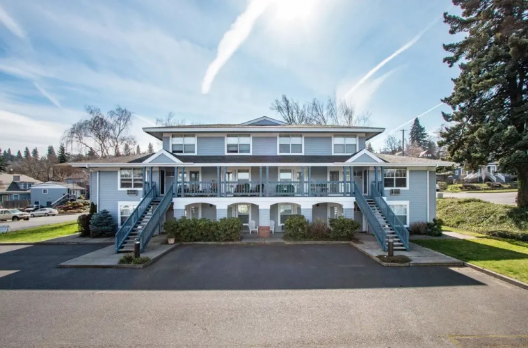 08 Lodge 1 Bedroom Condo by RedAwning