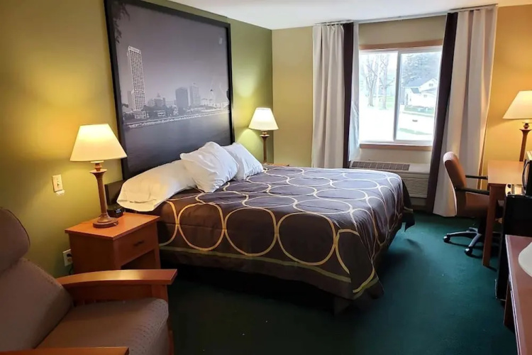 Super 8 By Wyndham Berlin Wi