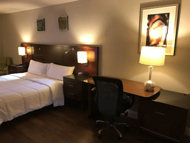 Stratus Suites - Boutique Hotel