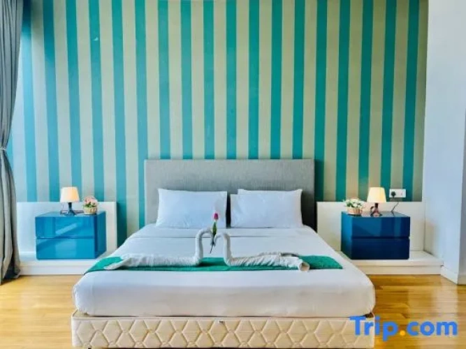 Deluxe Twin room with city view