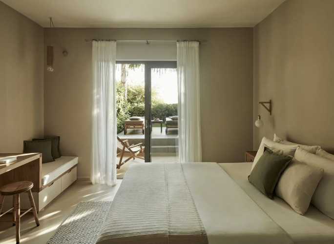 F ZEEN KEFALONIA - Adults Only