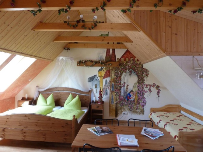 Standard Family room with garden view