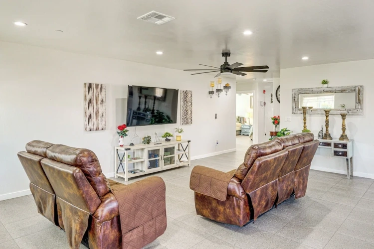 4 Bedrooms Cottage