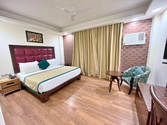 Deluxe Double room with city view