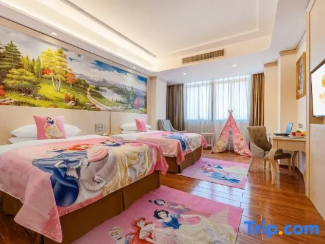 Deluxe Twin Family room