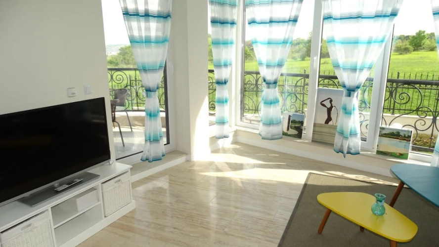 Cozy Apartment With sea View