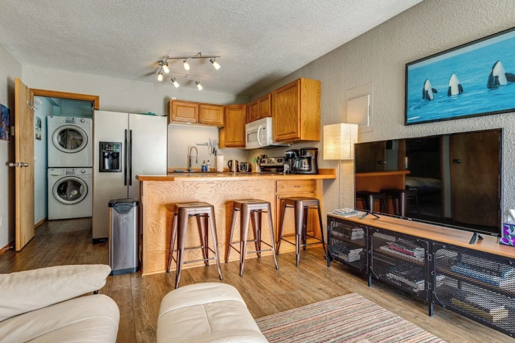 2 Bedrooms Apartment