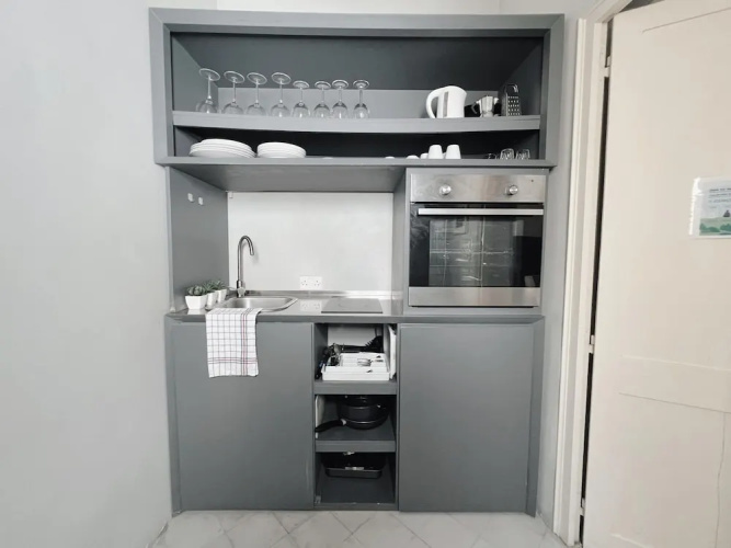 Spacious 1BR Apartment on Charming Street