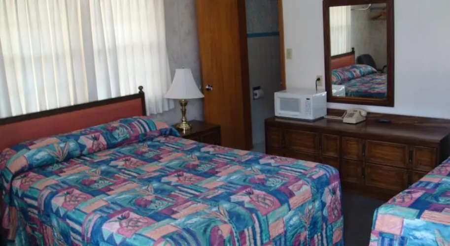 Colonial Motel