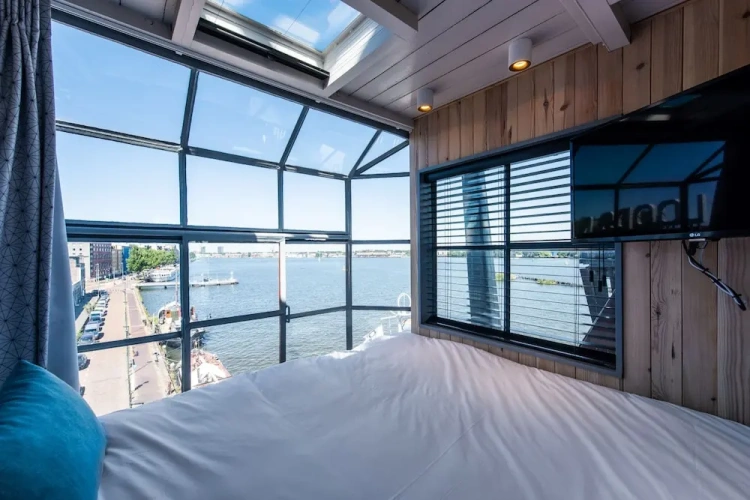 1 Bedroom Apartment with balcony
