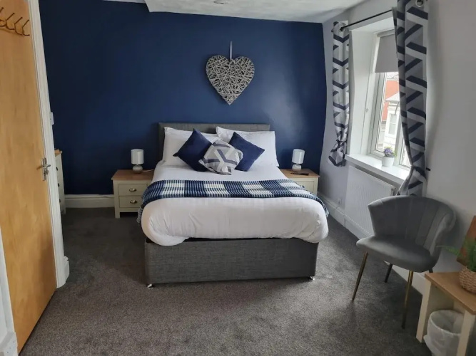 7-bed Beachside Retreat - Sleeps 14 & Pet Friendly
