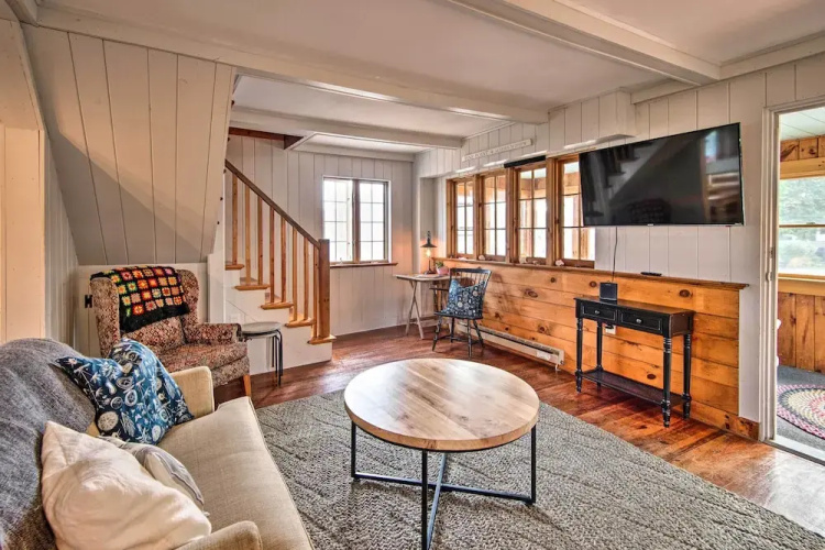 Charming Pine Point Cottage - 2 Blocks to Ocean!