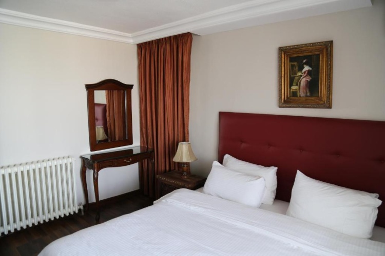 Deluxe Suite