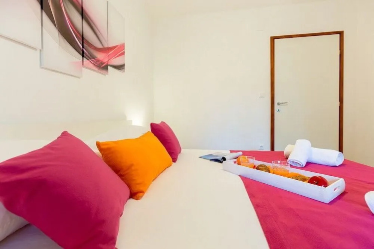 Leona & Borna Central Suites