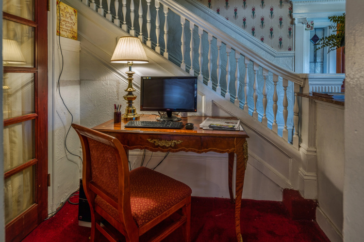 Rose Garden Inn