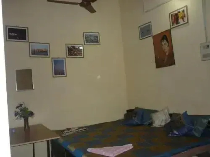 Aniket Paying Guest House