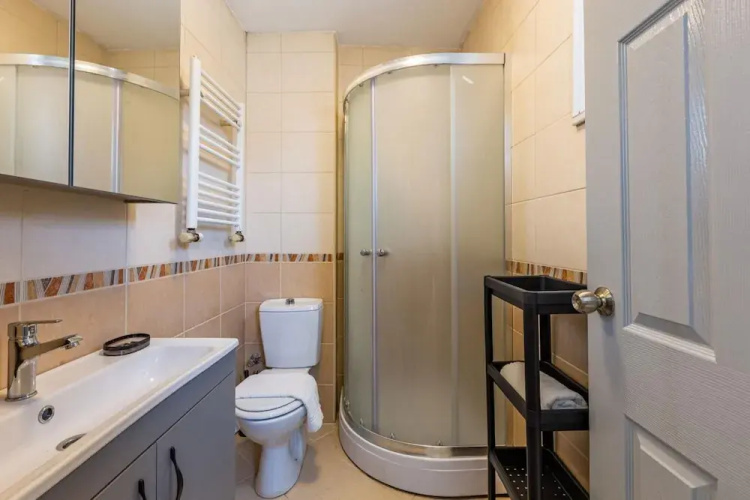 Central and Modern Flat With City View in Sisli