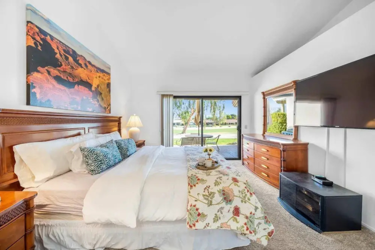 Charming Condo With Golf Course View