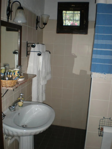 Bakkhos Guesthouse