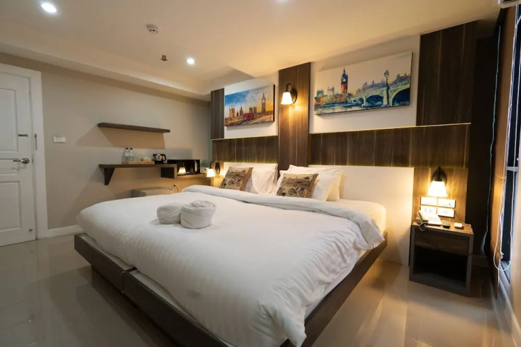 We resident Hotel