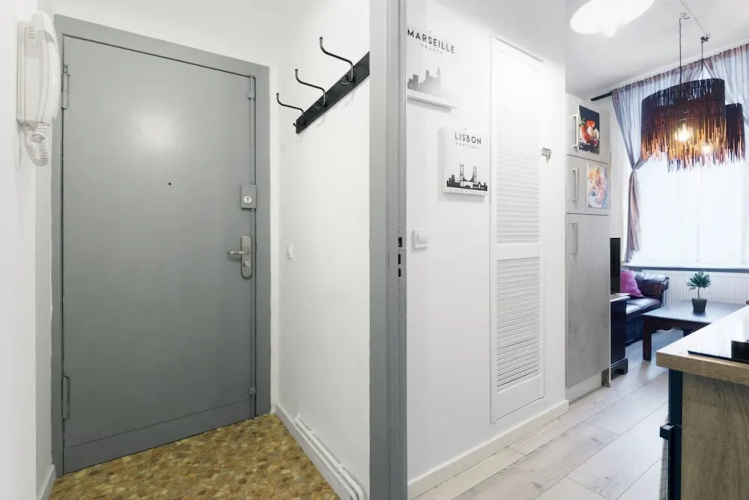 Sweet Central Tiny Apartment for 4 People
