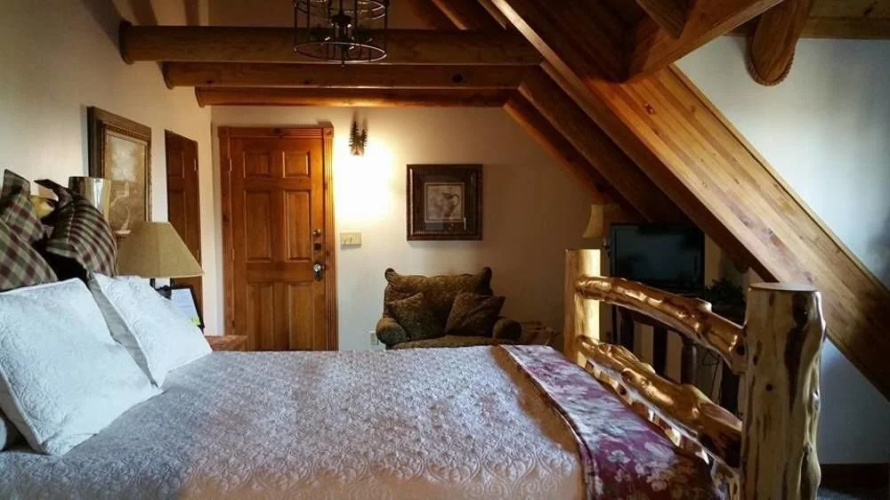 Pine Lakes Lodge