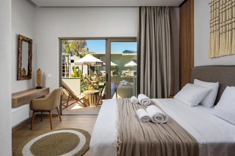 Luxury Villa with balcony and with pool view
