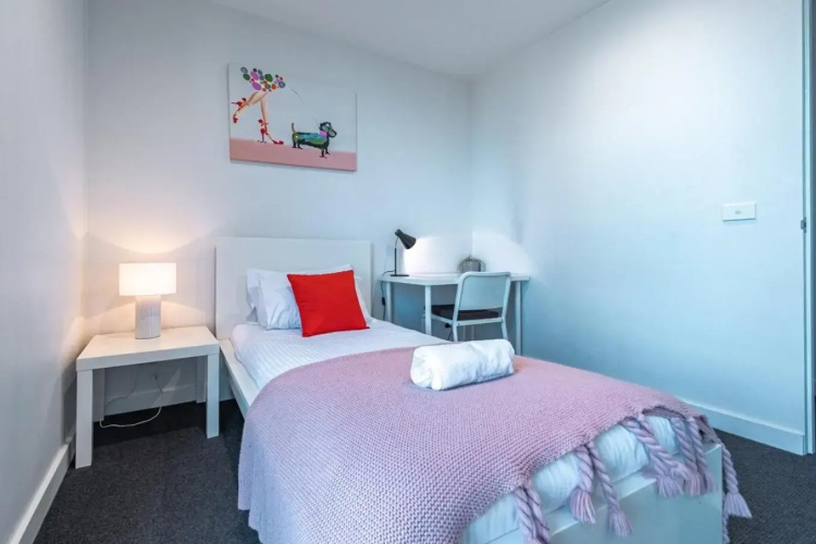 St Kilda 2BR2BA +Balcony +view+workstation+ car