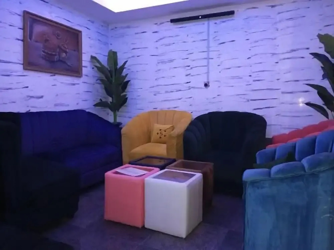 5 Star Saint Hotel
