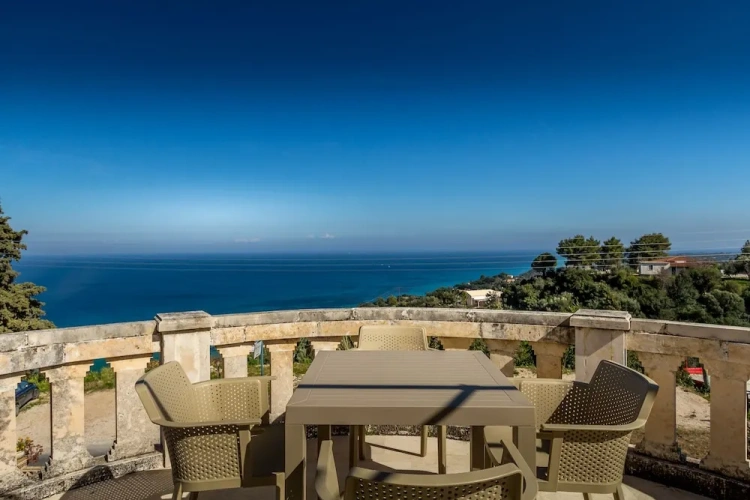 2 Bedrooms Family Apartment with sea view
